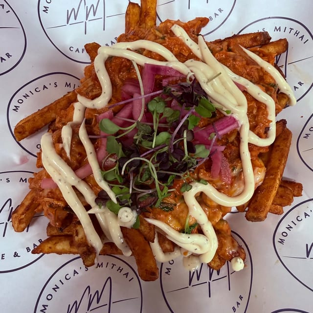 Naan-Free Poutine (Butter Chicken Style).